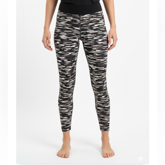 Nike Pants - Nike Black and Gray Patterned Leggings